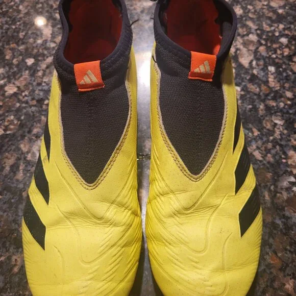 Adidas Predator Cleats - Picture 2 of 3